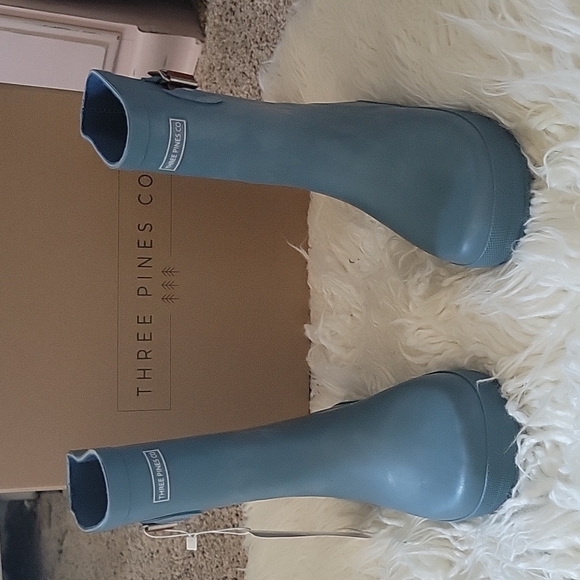 Three Pines Co rubber boots - Picture 1 of 4